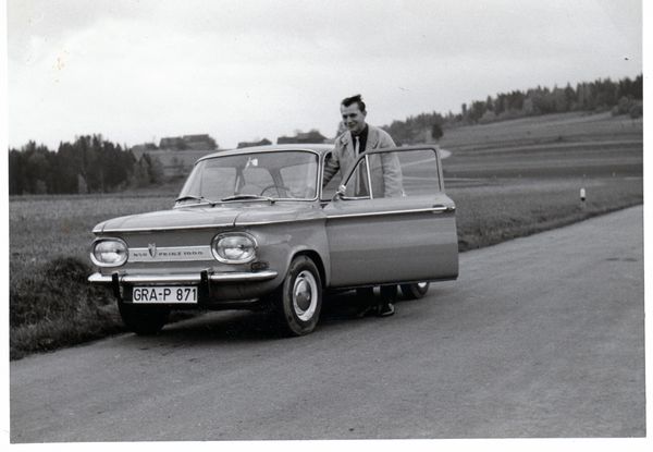 einen FIAT 600 Jagst mit Faltdach ich dagegen einen neuen NSU Prinz 1000 